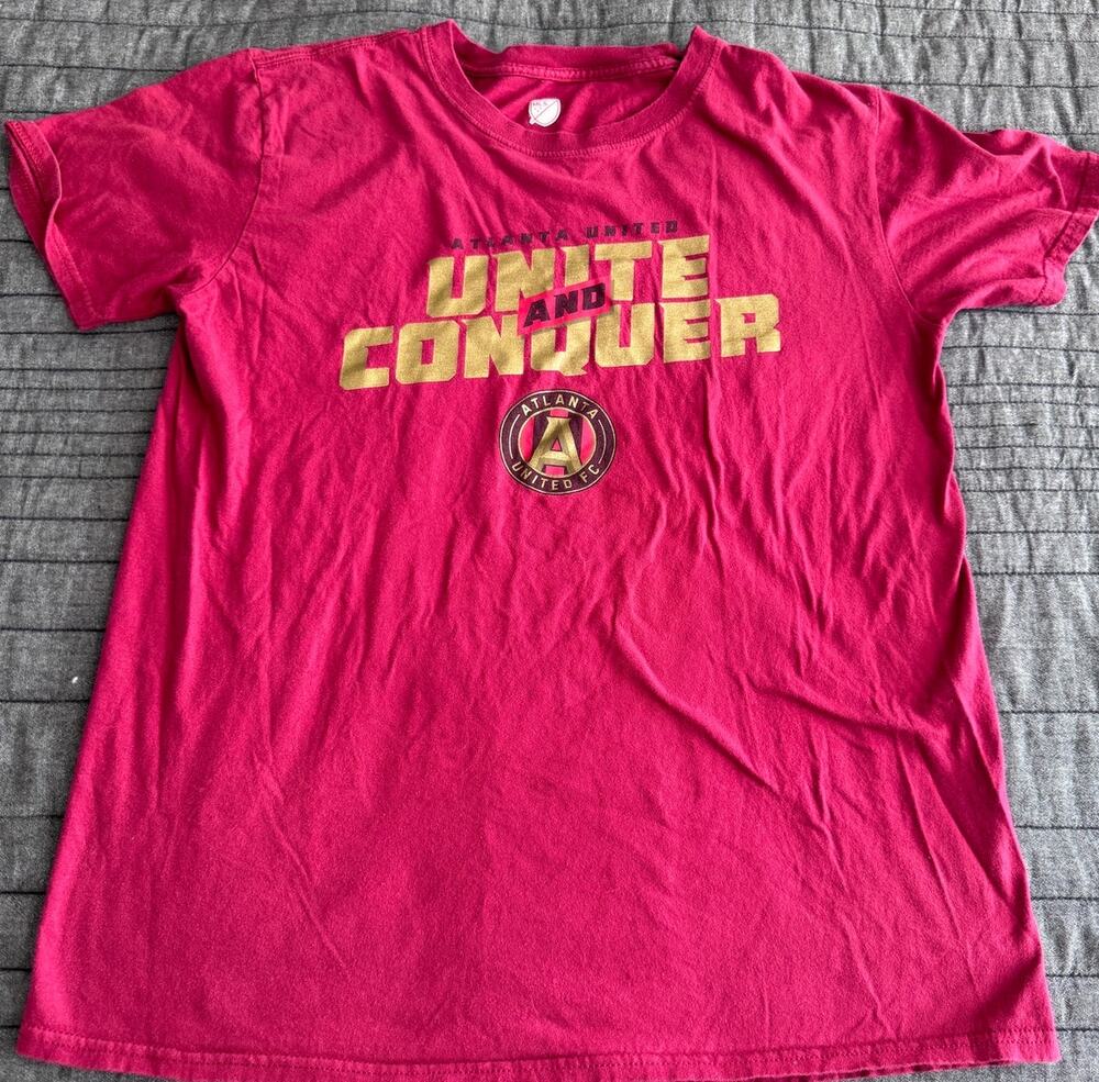 MLS Atlanta United FC Red "Unite and Conquer" Red Soccer T Shirt Men's Large
